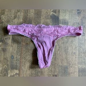 BNWT Victorias Secret Thong Size XS